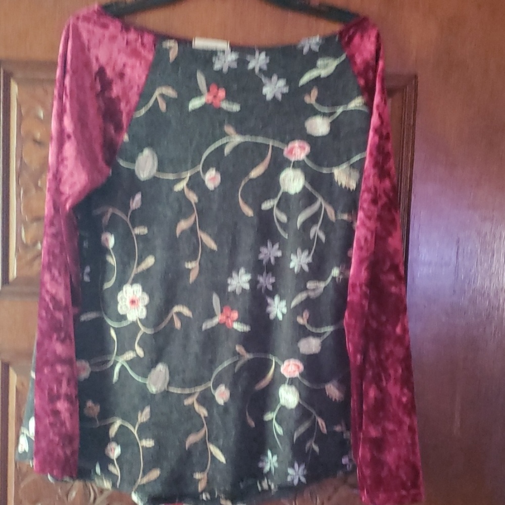 Flower fancy sewen Shirt worn once